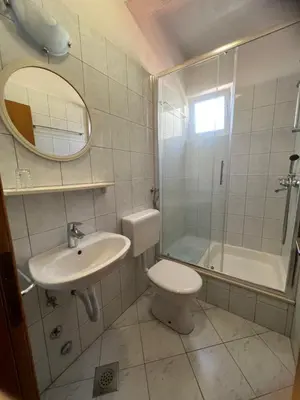 Kupaonica u objektu Apartments Jurisic