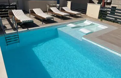 Bazen u objektu Villa de Blue2-Rooftop Pool & Jacuzzi ili u blizini