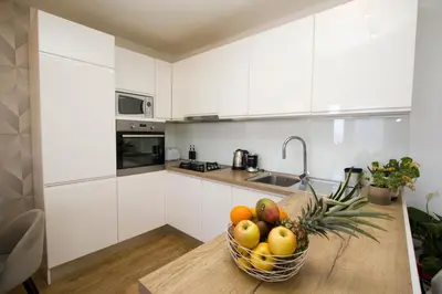 Kuhinja ili čajna kuhinja u objektu Luxury apartment near the beach