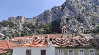 Pogled na planine ili pogled na planine iz apartmana